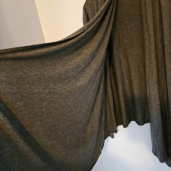 EUC Moa Dark Gray Cardigan style shawl - Picture 6 of 6